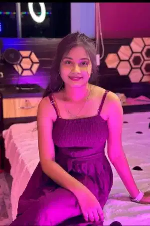 Stunning beauty with only cash on hand services