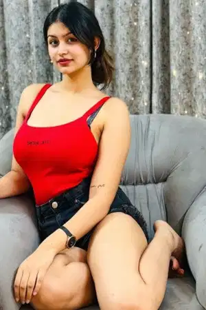 Stunning beauty with only cash on hand services