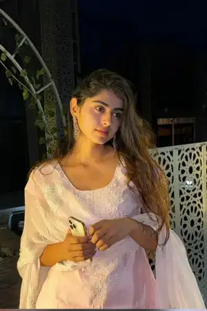 Book high-profile call girls for your late-night urge 