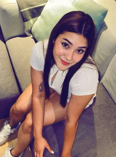 Independent call girl living alone in her flat near Cooketown 