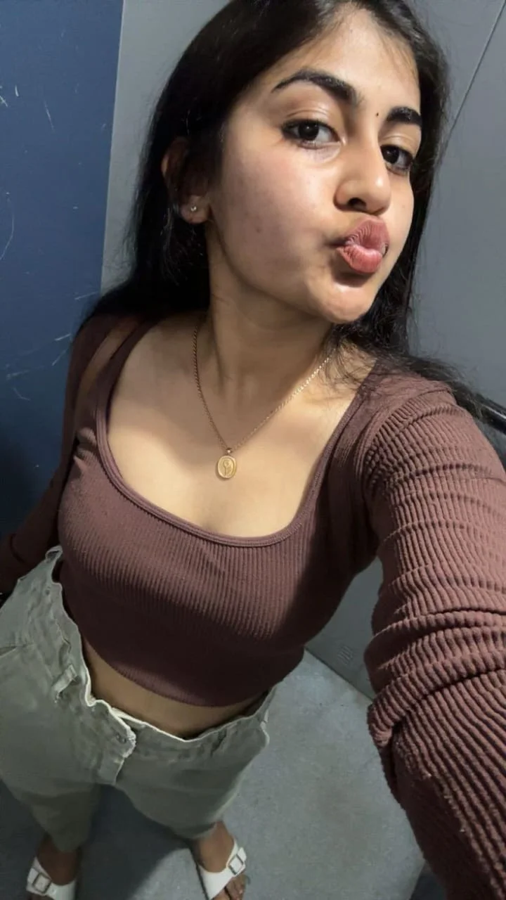 Get alluring service from Ajmer College call girls at low rate