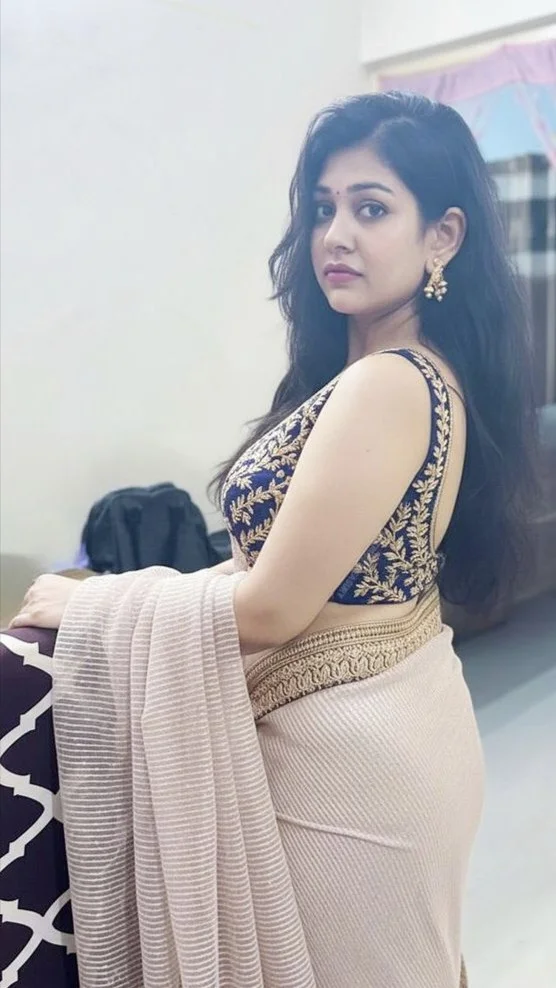I invite you to choose me to live an extraordinary moment with housewife call girl in Greater Noida.