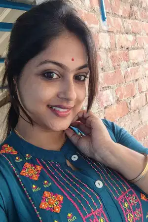 Come meet this expert housewife call girl in Faridabad giving pleasure.