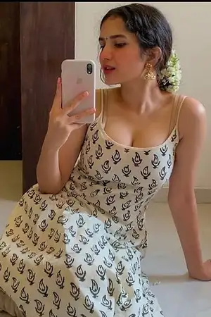 Newly married call girl in Hyderabad, I'll be the perfect lover to fulfill all your whims in bed.