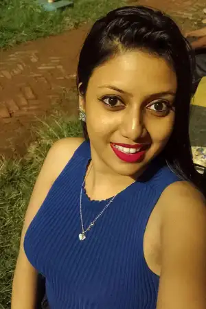 A sexy Bhabhi call girl in Pune with a big ass and boobs, call now.