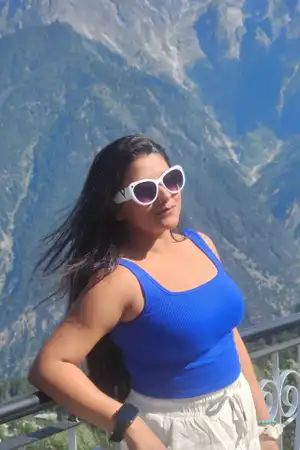 Gorgeous newly married call girl alone in a flat wating for you.