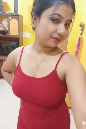 Sexy Bhabhi call girl in Ranchi with milky boobs giving video calls.