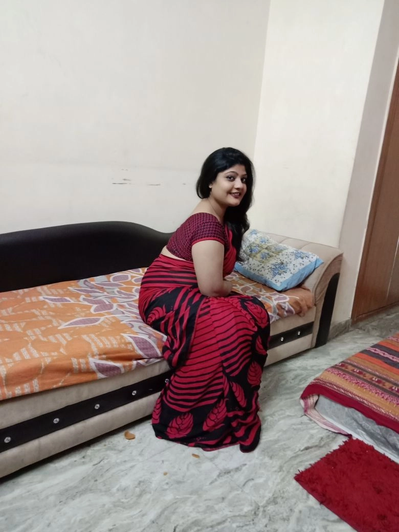 A Hot Gwalior Call Girl is Providing Services with Privacy and Confidentiality