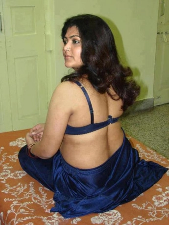 Gandhinagar Sexy and Curvy Housewife Call Girl Provides Group Sex Service at Cash Payment and Extra Discount Today
